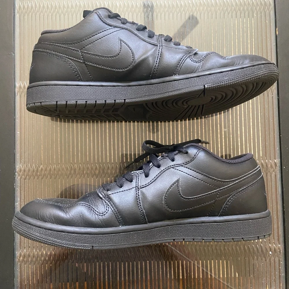 Nike all black